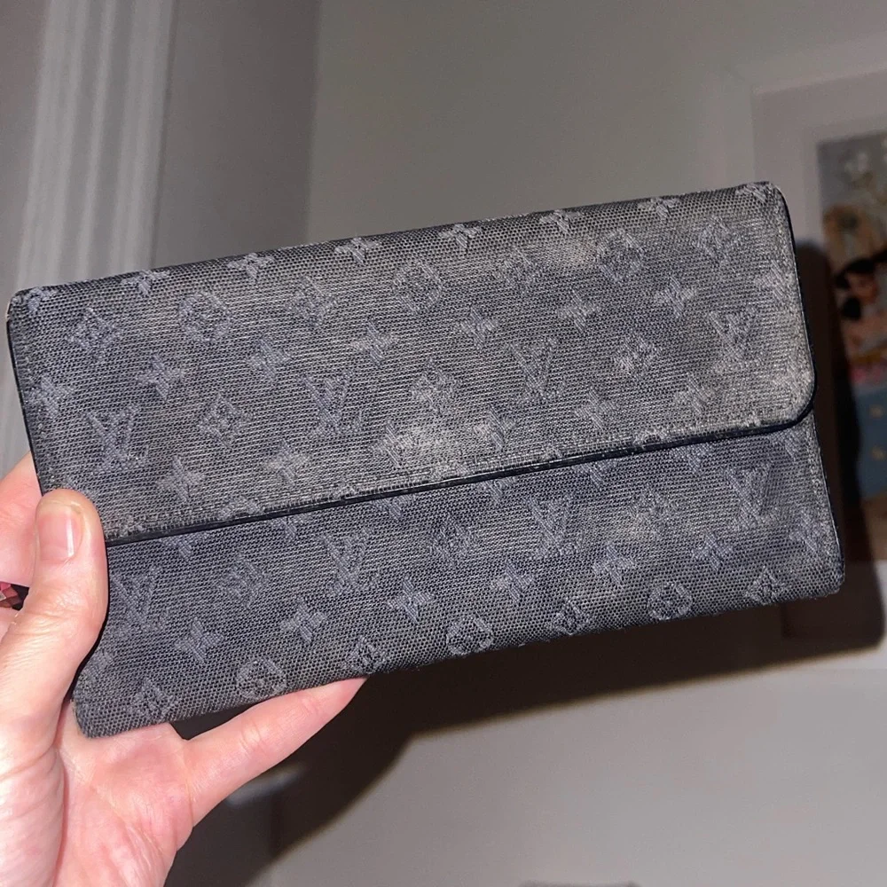 LOUIS VUITTON Porte Tresor International Monogram Mini Lin Wallet - Picture 2 of 6